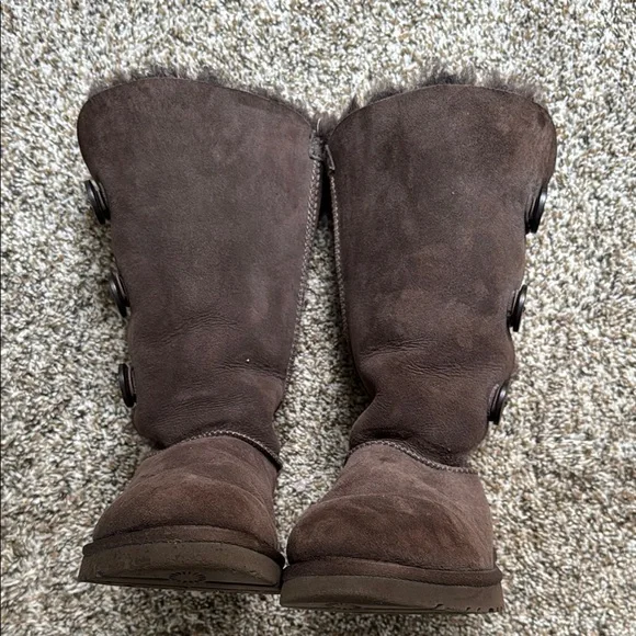Cozy Brown Buttoned Women's Boots - Picture 4 of 8
